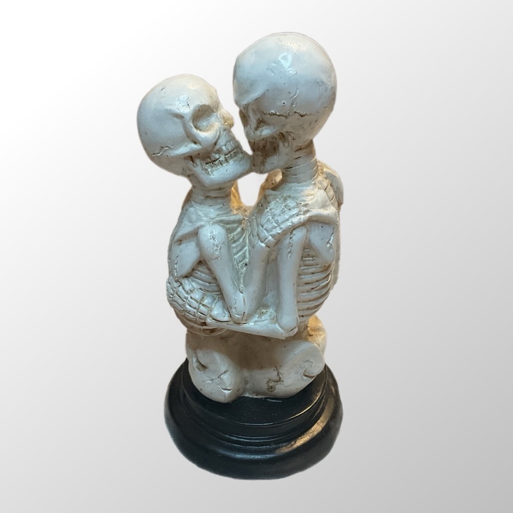 Skeleton Couple Figurine until death do us part kissing decor Halloween